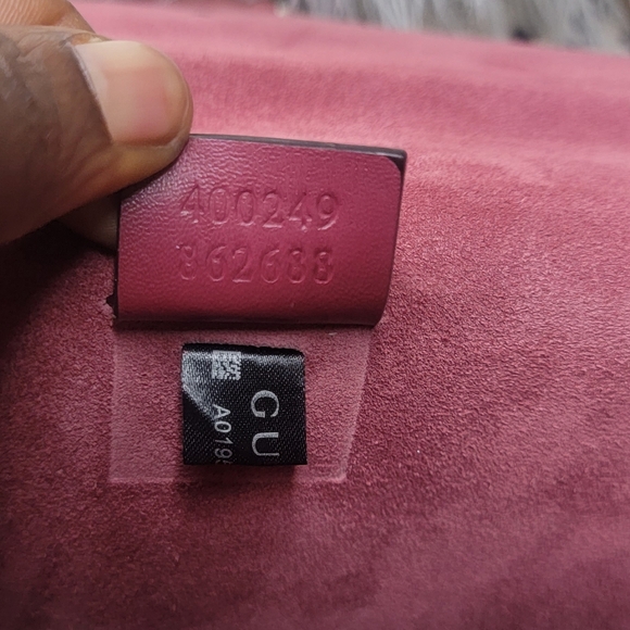 Beautiful pre-owned authentic Gucci shoulder bag. - Picture 4 of 16